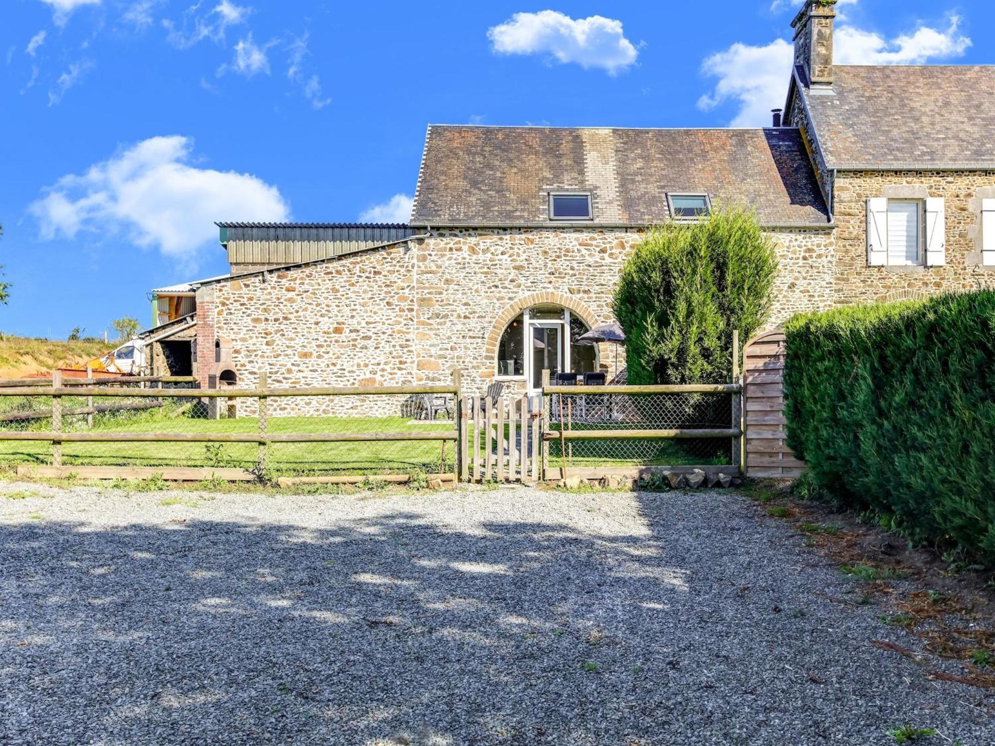 Holiday Home With Garden In Brainville Luaran gambar